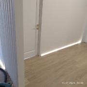 "Парящий "плинтус